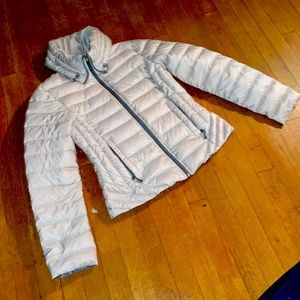 Kenneth Cole white Women's Jacket Coat Size medium in Excellent Used Condition